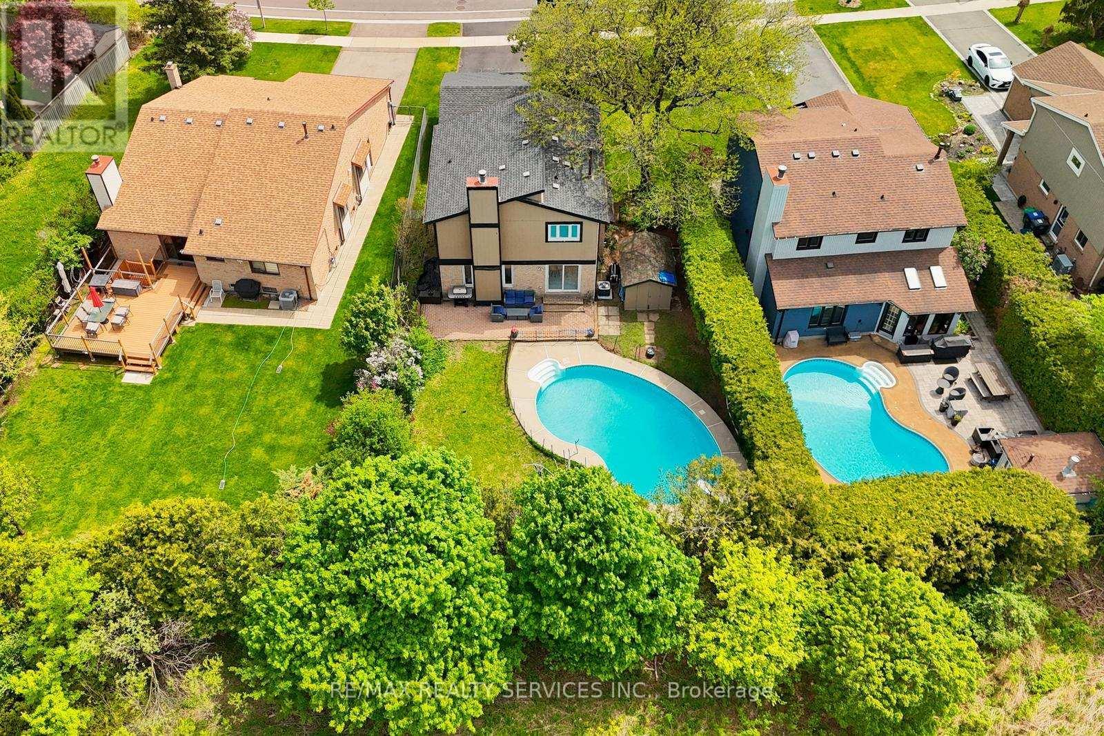 2545 Folkway Drive, Mississauga, ON - Outdoor