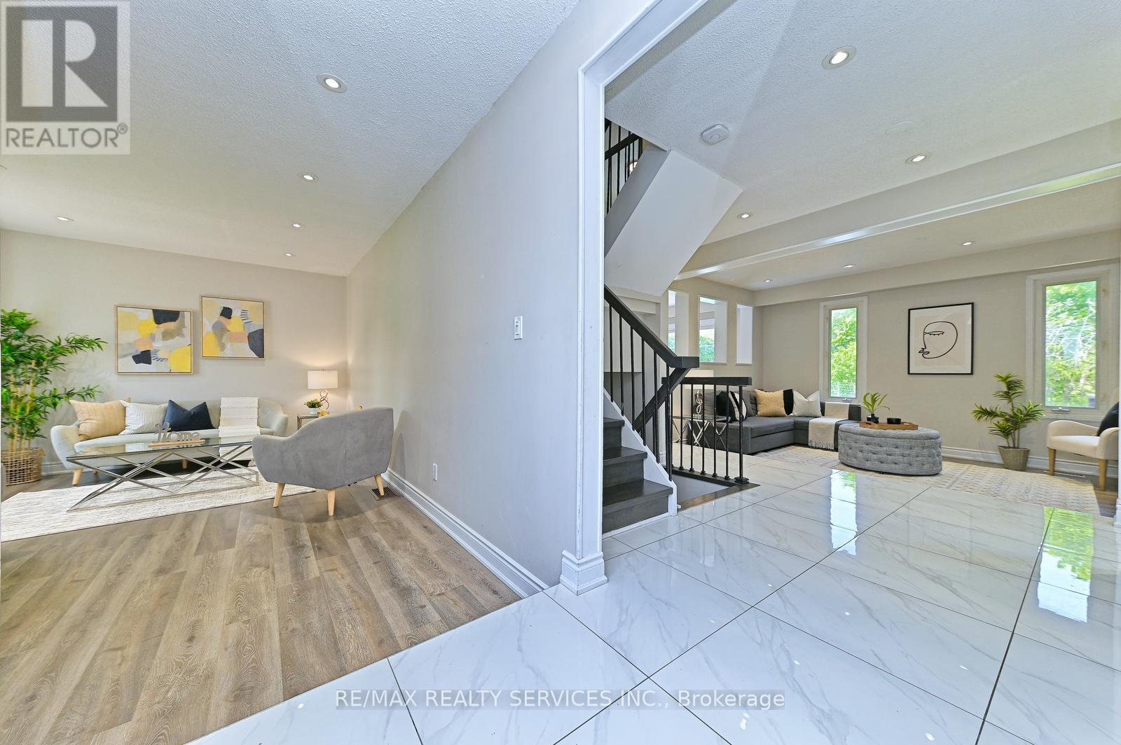 2545 Folkway Drive, Mississauga, ON - Indoor