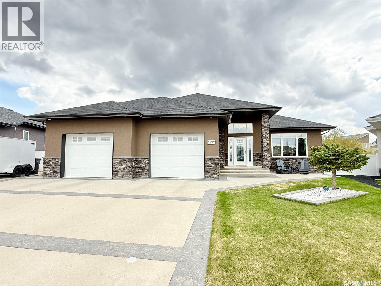 1832 Gordon Miles Place, Weyburn, SK - Outdoor With Facade