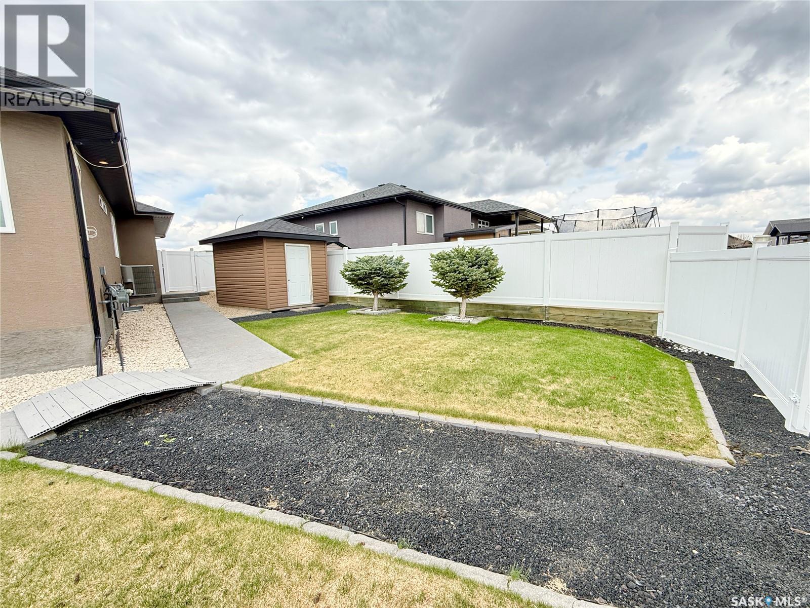 1832 Gordon Miles Place, Weyburn, SK - Outdoor