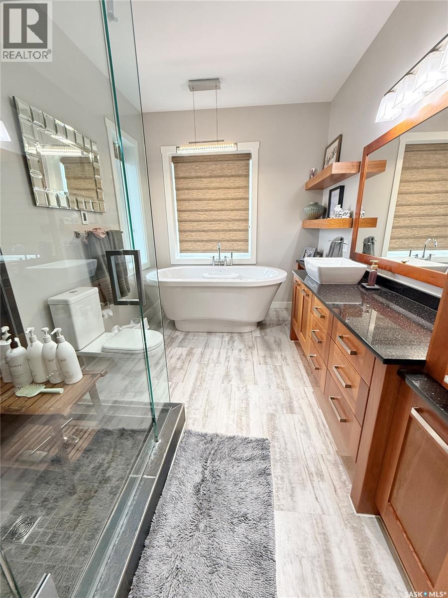 1832 Gordon Miles Place, Weyburn, SK - Indoor