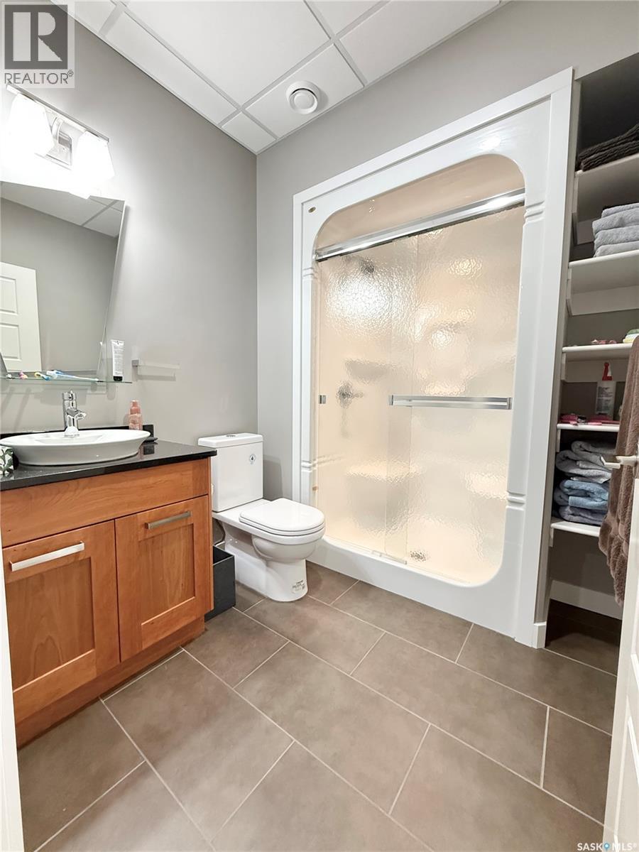 1832 Gordon Miles Place, Weyburn, SK - Indoor Photo Showing Bathroom