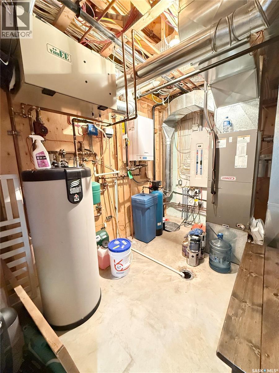 1832 Gordon Miles Place, Weyburn, SK - Indoor Photo Showing Basement