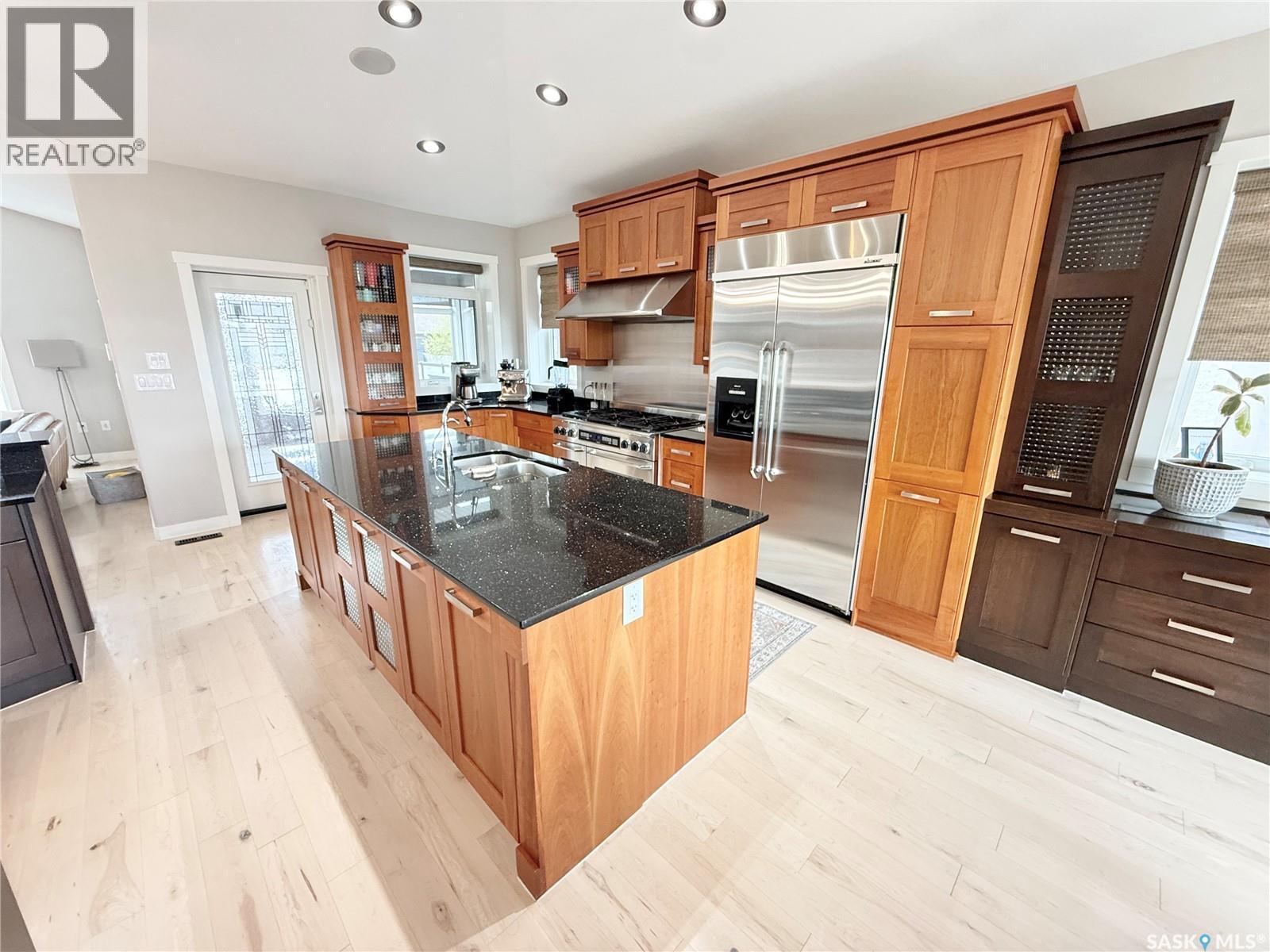 1832 Gordon Miles Place, Weyburn, SK - Indoor Photo Showing Kitchen