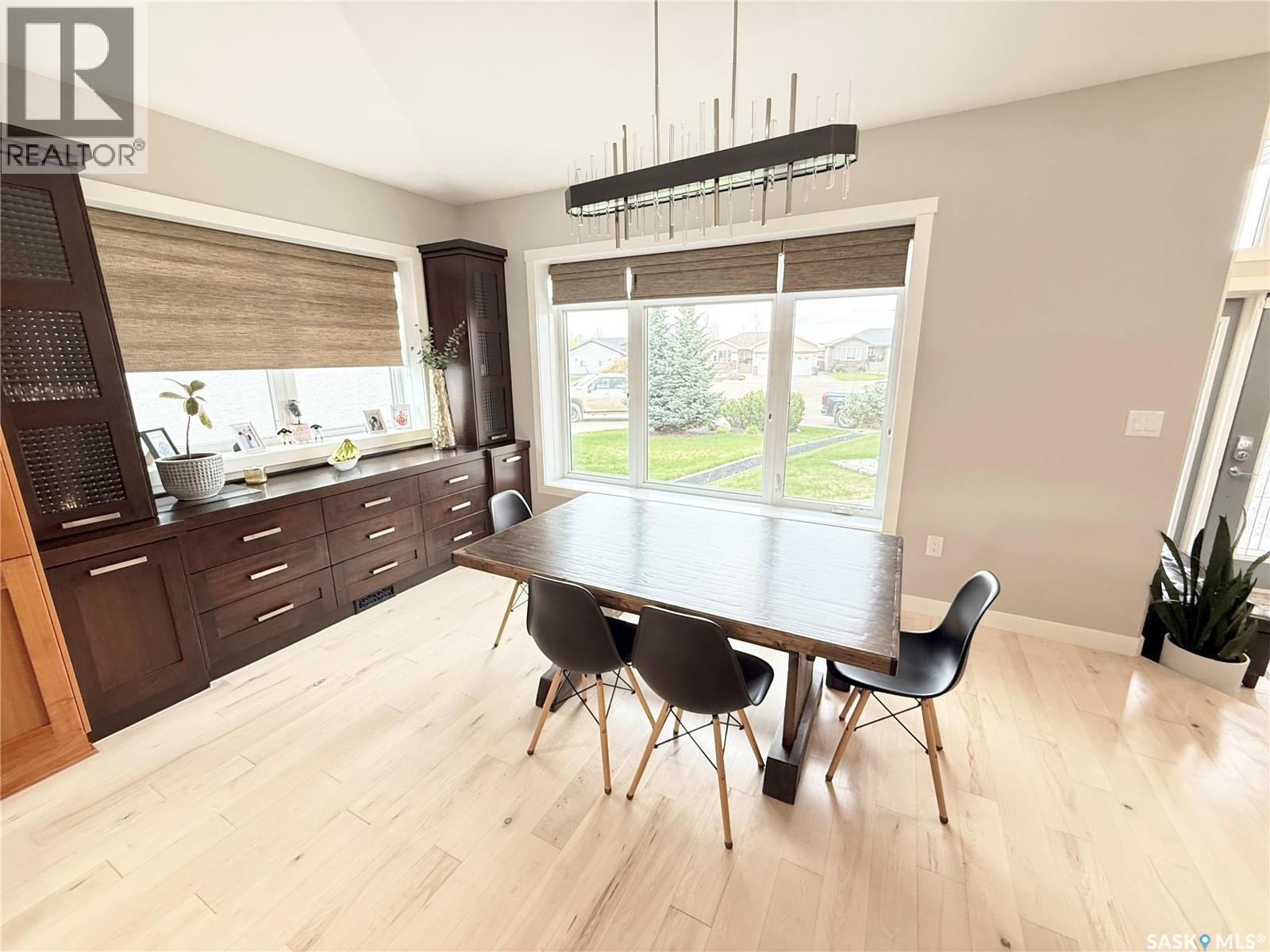 1832 Gordon Miles Place, Weyburn, SK - Indoor Photo Showing Dining Room