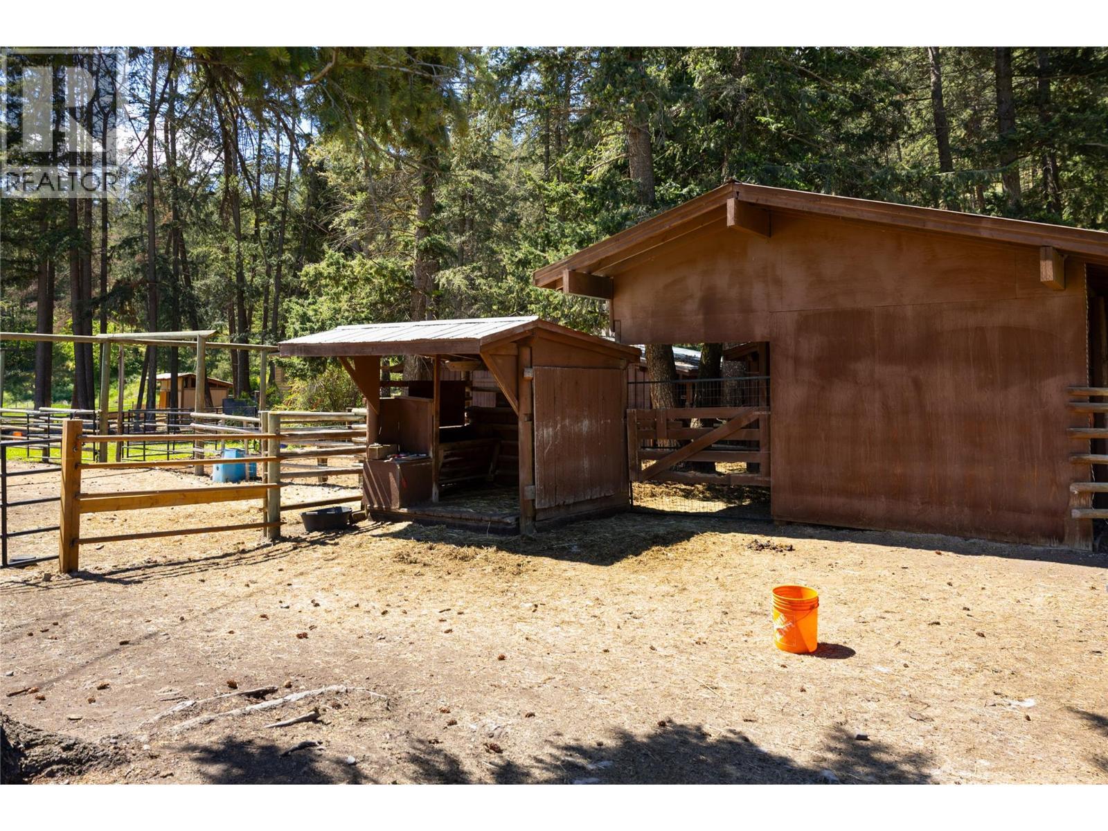 Bring your animals - 4644 97 Highway, Westwold, BC - Outdoor