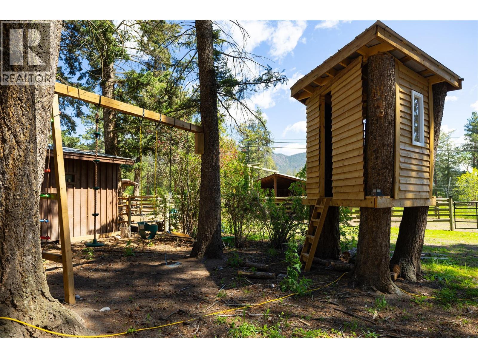 Tree house - 4644 97 Highway, Westwold, BC - Outdoor