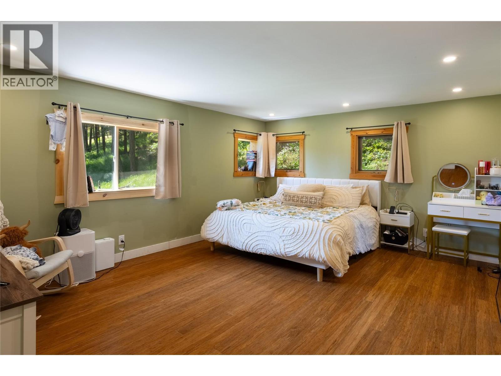 Main bedroom 5 upstairs - 4644 97 Highway, Westwold, BC - Indoor Photo Showing Bedroom