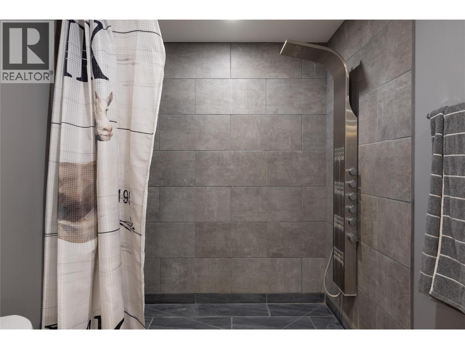 Ensuite bathroom - walk-in shower - 4644 97 Highway, Westwold, BC - Indoor Photo Showing Bathroom
