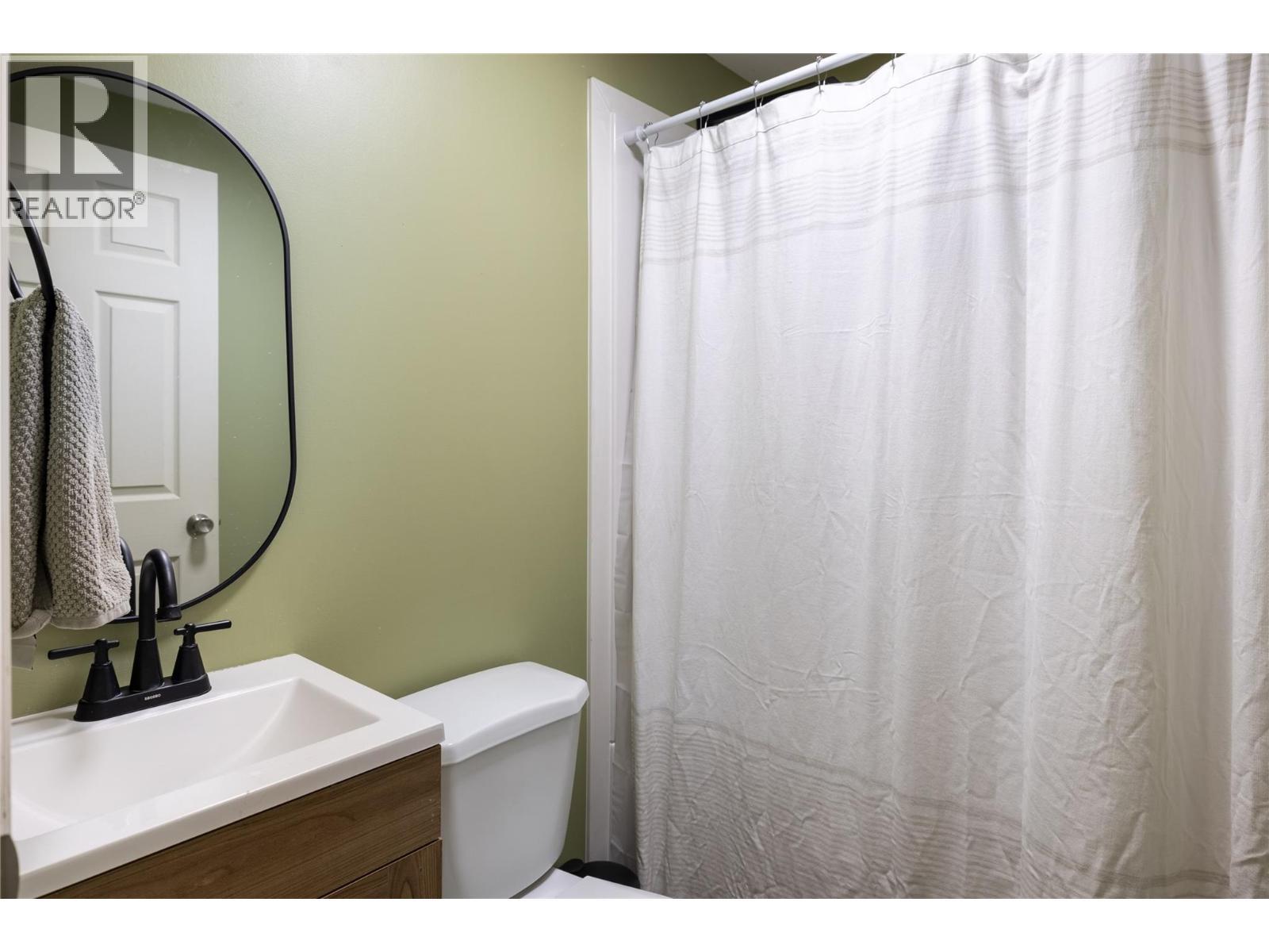 4 piece bathroom upstairs - 4644 97 Highway, Westwold, BC - Indoor Photo Showing Bathroom