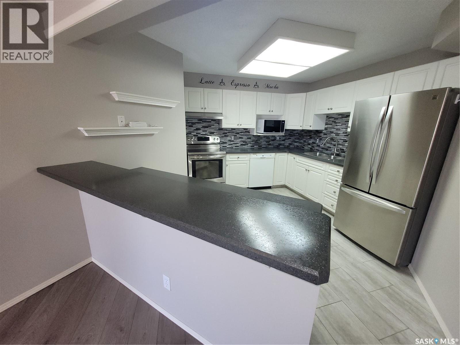 409 301 Cree Place, Saskatoon, SK - Indoor Photo Showing Kitchen