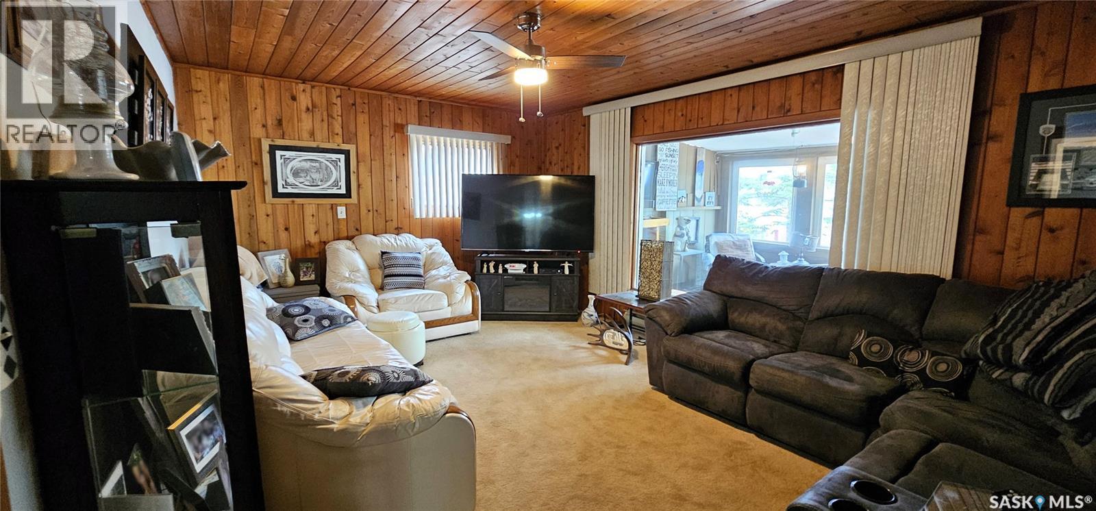 2050 Mccrea Road, Marean Lake, SK - Indoor Photo Showing Living Room