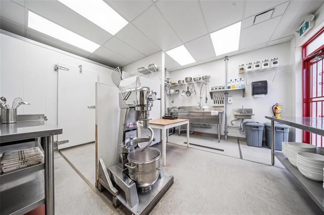 163 Henderson Hwy, Winnipeg, MB