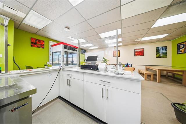 163 Henderson Hwy, Winnipeg, MB