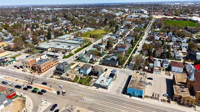 163 Henderson Hwy, Winnipeg, MB