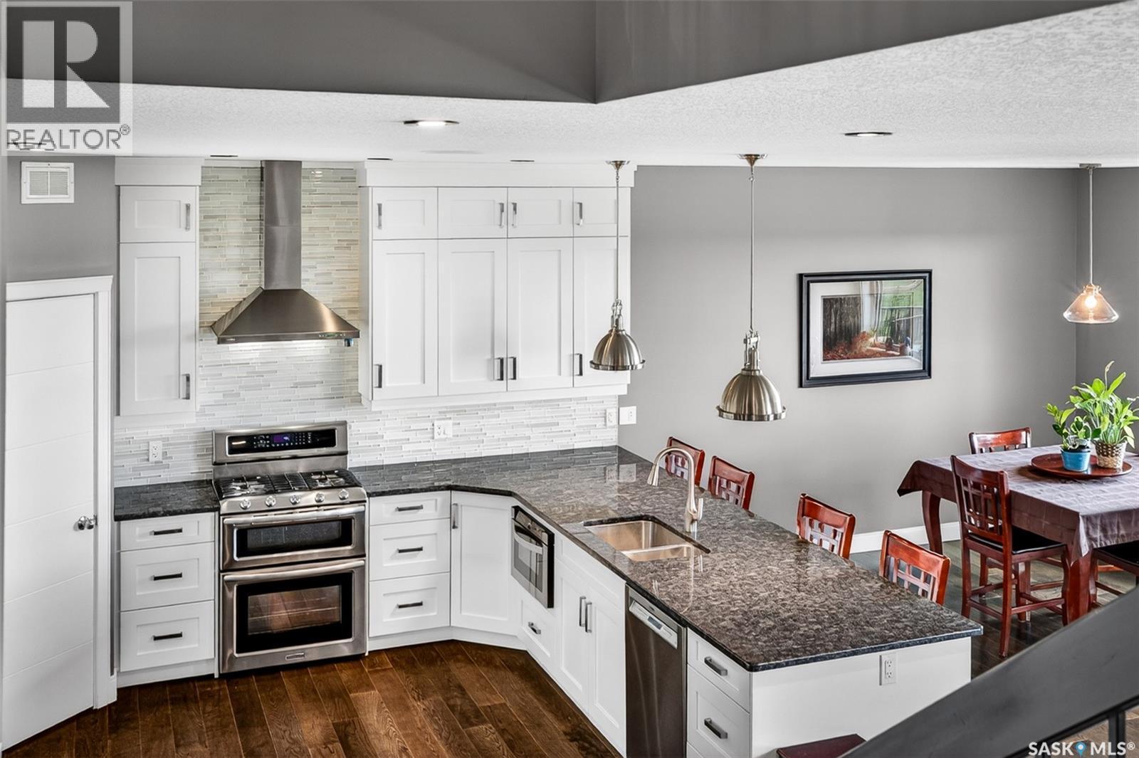 156 Iron Bridge Drive, Moose Jaw, SK - Indoor Photo Showing Kitchen With Double Sink With Upgraded Kitchen