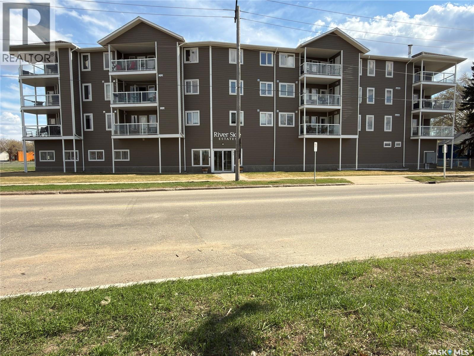 404 395 River Street E, Prince Albert, SK - Outdoor With Balcony With Facade