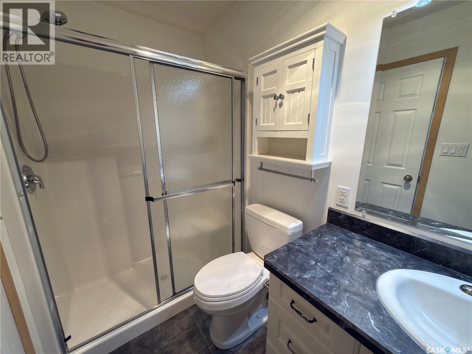404 395 River Street E, Prince Albert, SK - Indoor Photo Showing Bathroom