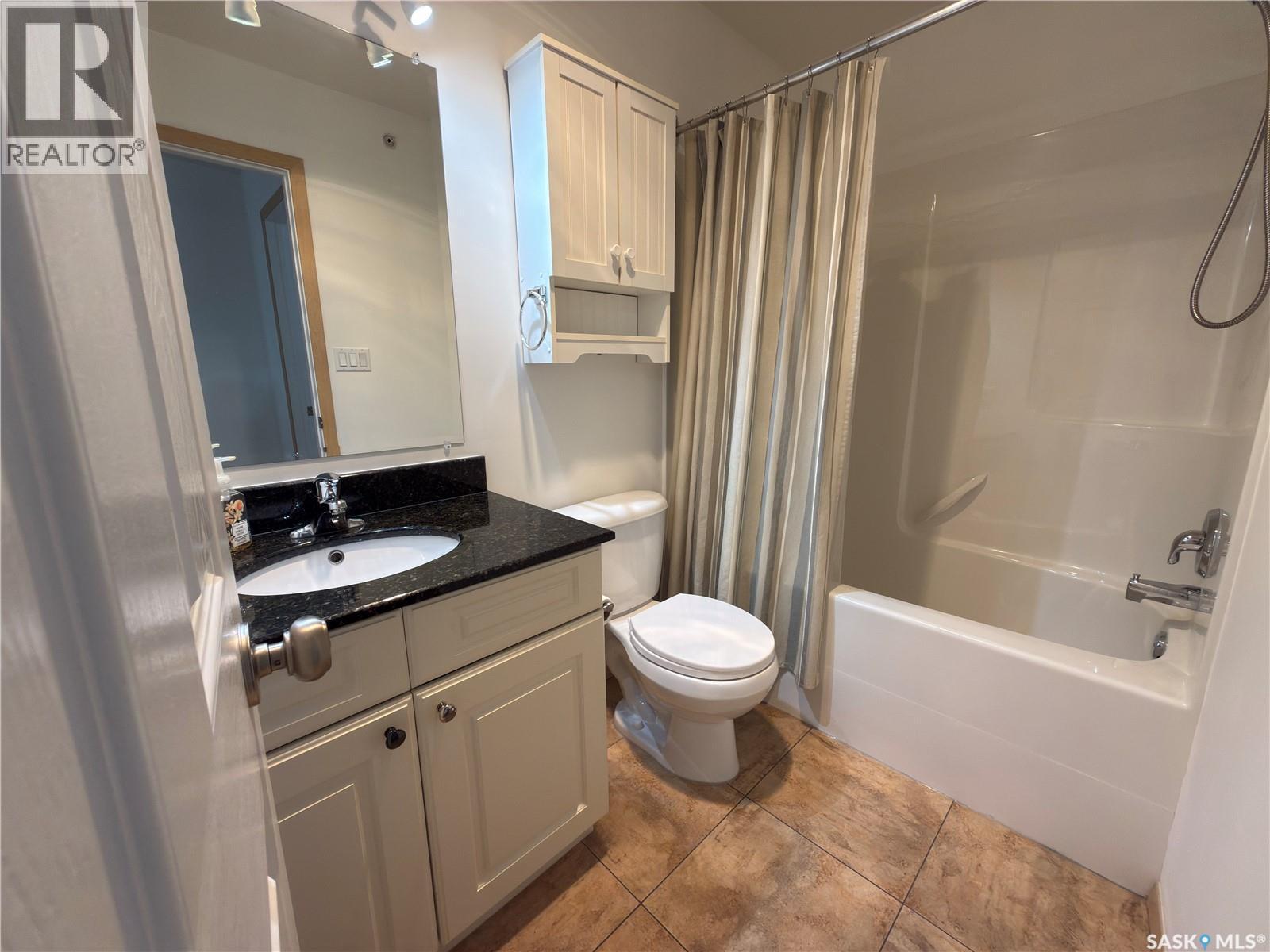 404 395 River Street E, Prince Albert, SK - Indoor Photo Showing Bathroom