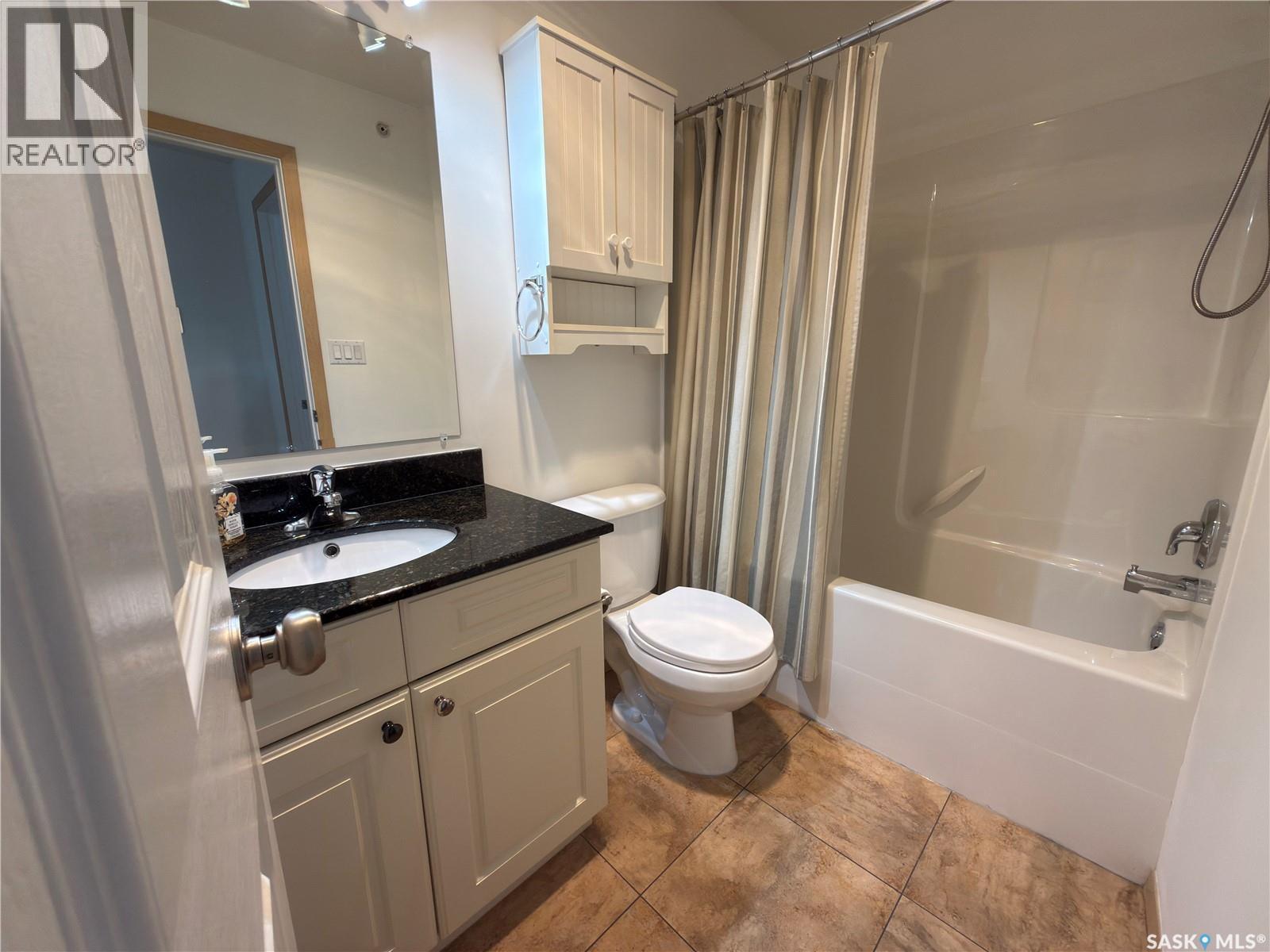 404 395 River Street E, Prince Albert, SK - Indoor Photo Showing Bathroom