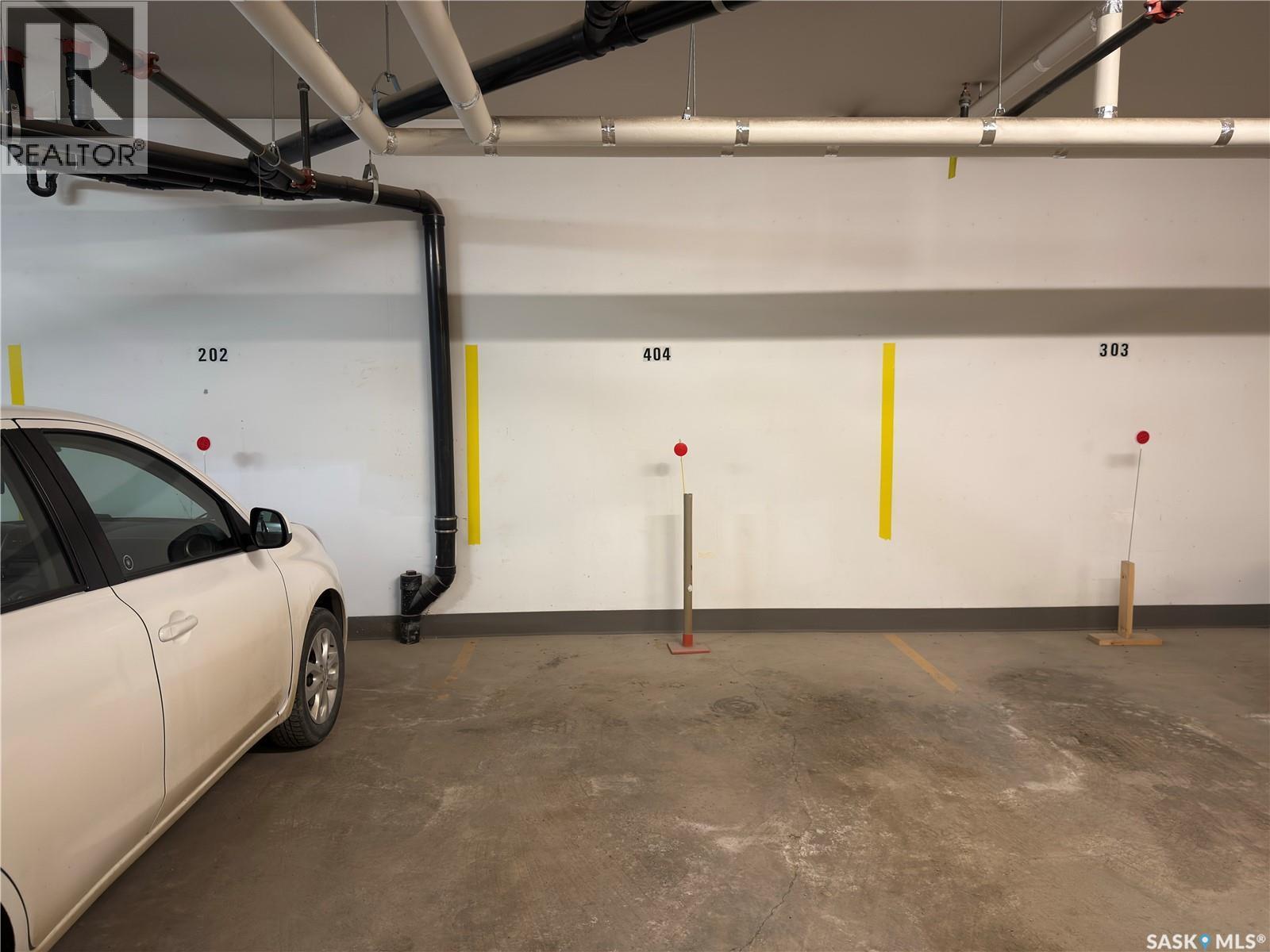 404 395 River Street E, Prince Albert, SK - Indoor Photo Showing Garage
