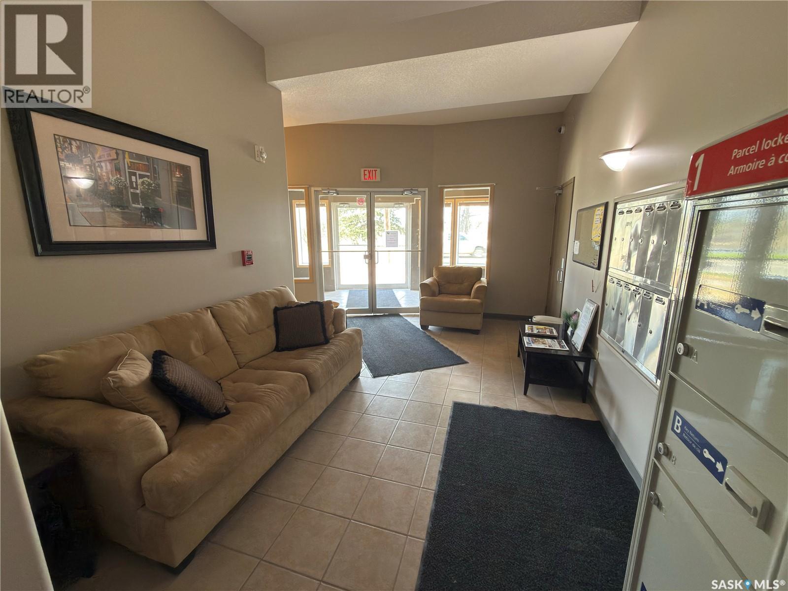 404 395 River Street E, Prince Albert, SK - Indoor Photo Showing Living Room