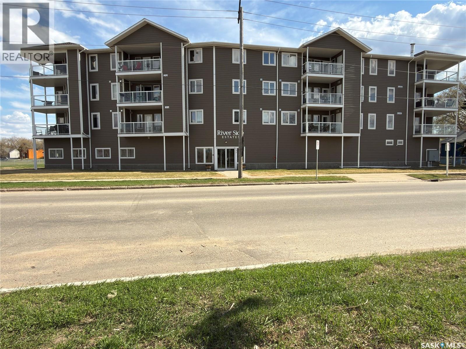 404 395 River Street E, Prince Albert, SK - Outdoor With Balcony With Facade