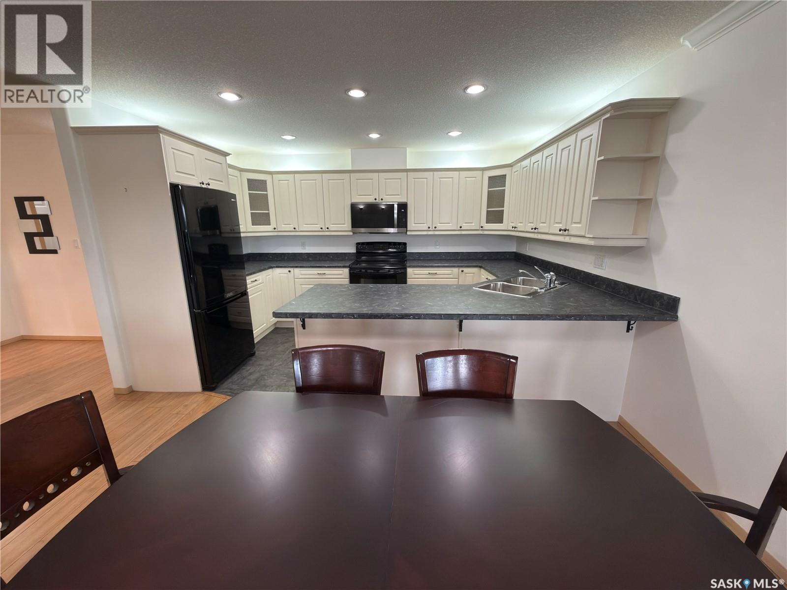 404 395 River Street E, Prince Albert, SK - Indoor