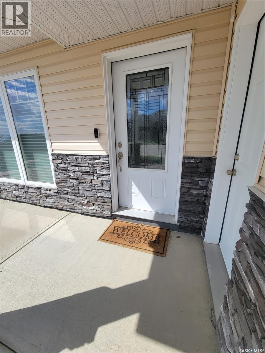 1 5352 Progress Street, Macklin, SK - Outdoor With Exterior