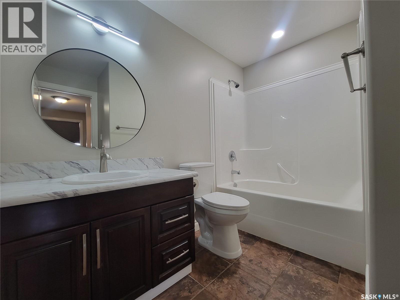1 5352 Progress Street, Macklin, SK - Indoor Photo Showing Bathroom