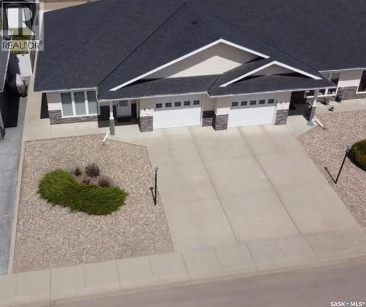 1 5352 Progress Street, Macklin, SK - Outdoor