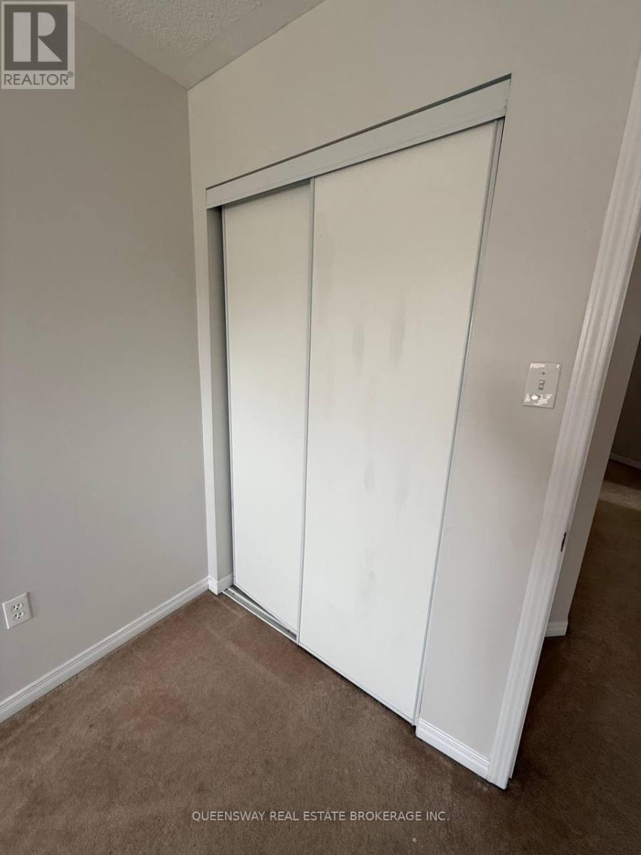514 Candlestick Circle, Mississauga, ON - Indoor Photo Showing Other Room