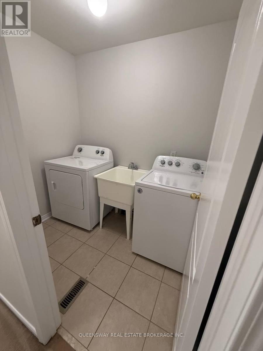 514 Candlestick Circle, Mississauga, ON - Indoor Photo Showing Laundry Room
