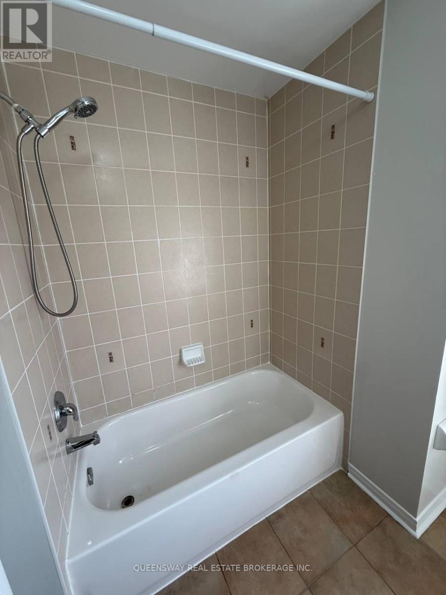 514 Candlestick Circle, Mississauga, ON - Indoor Photo Showing Bathroom