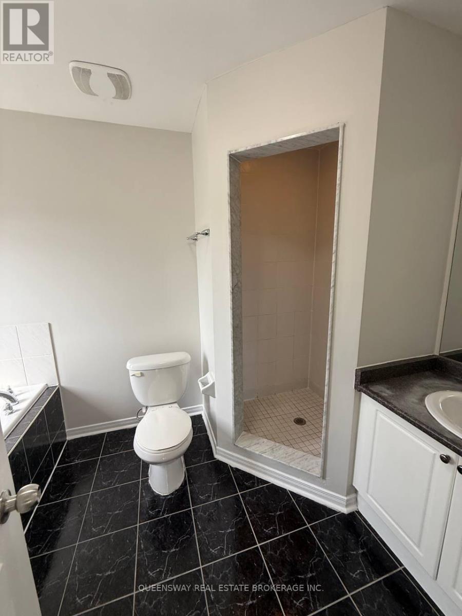 514 Candlestick Circle, Mississauga, ON - Indoor Photo Showing Bathroom