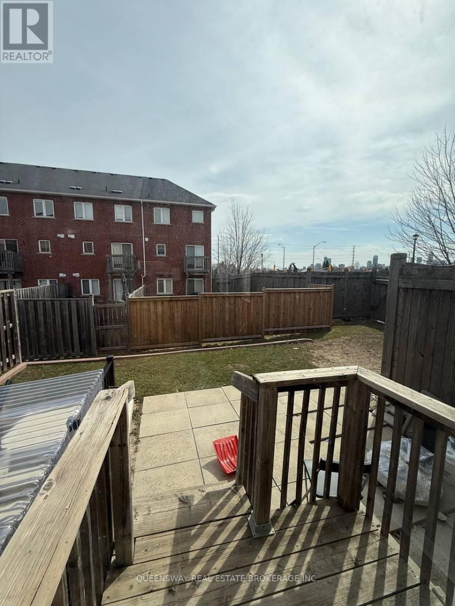 514 Candlestick Circle, Mississauga, ON - Outdoor
