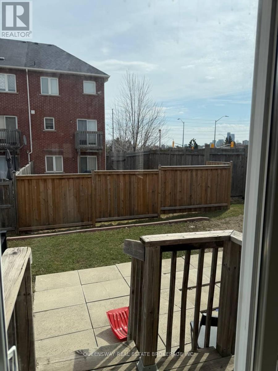 514 Candlestick Circle, Mississauga, ON - Outdoor