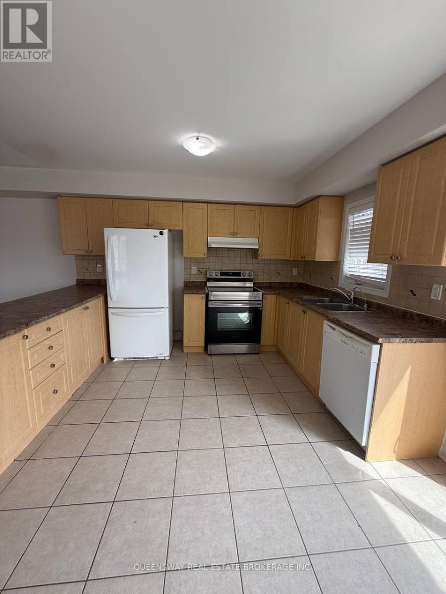 514 Candlestick Circle, Mississauga, ON - Indoor Photo Showing Kitchen