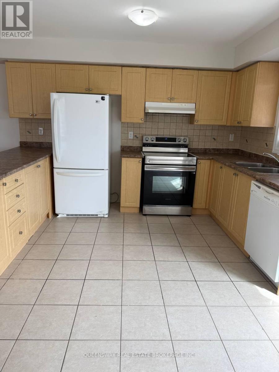 514 Candlestick Circle, Mississauga, ON - Indoor Photo Showing Kitchen