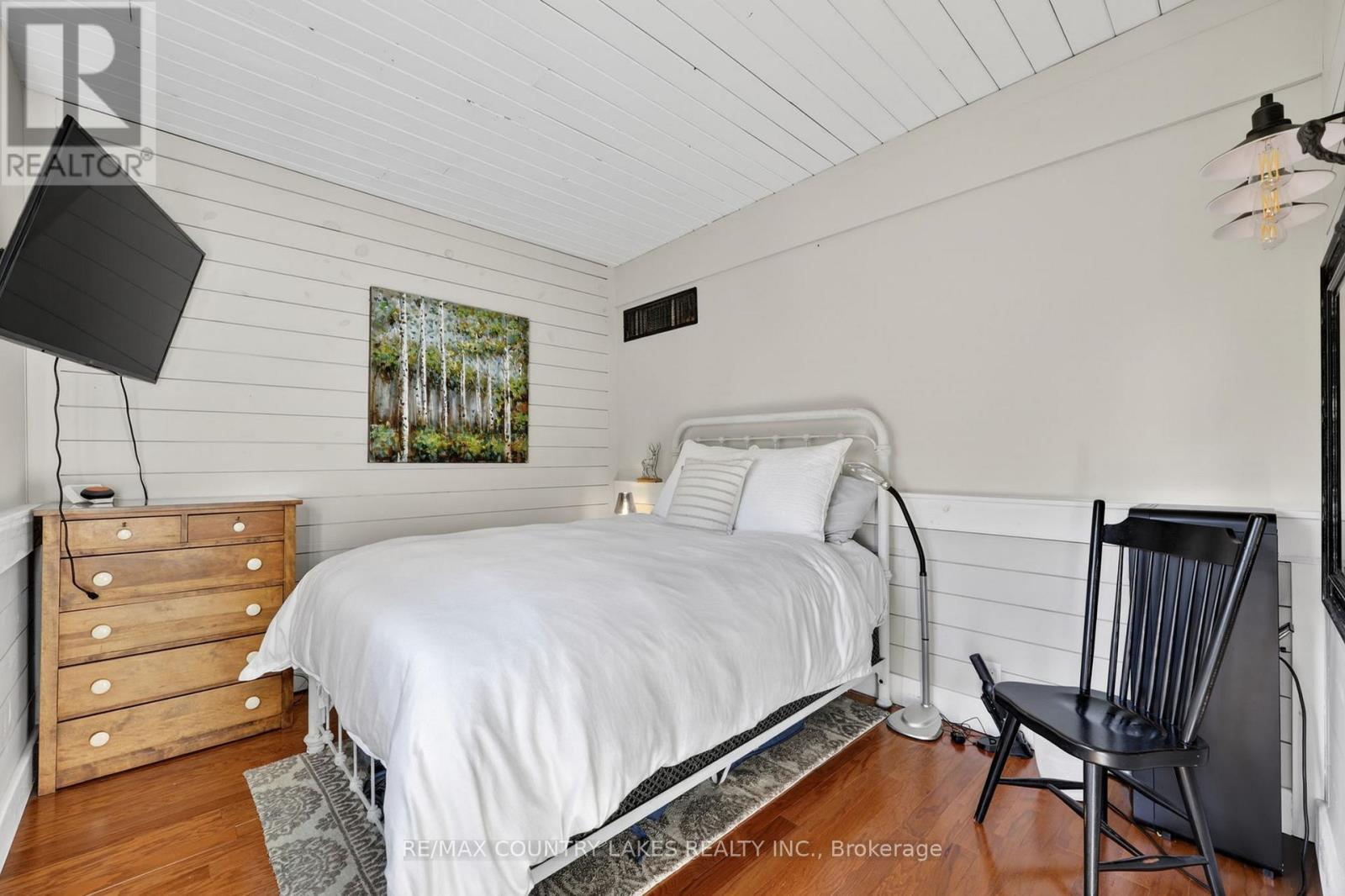 19 Poplar Crescent, Ramara, ON - Indoor Photo Showing Bedroom