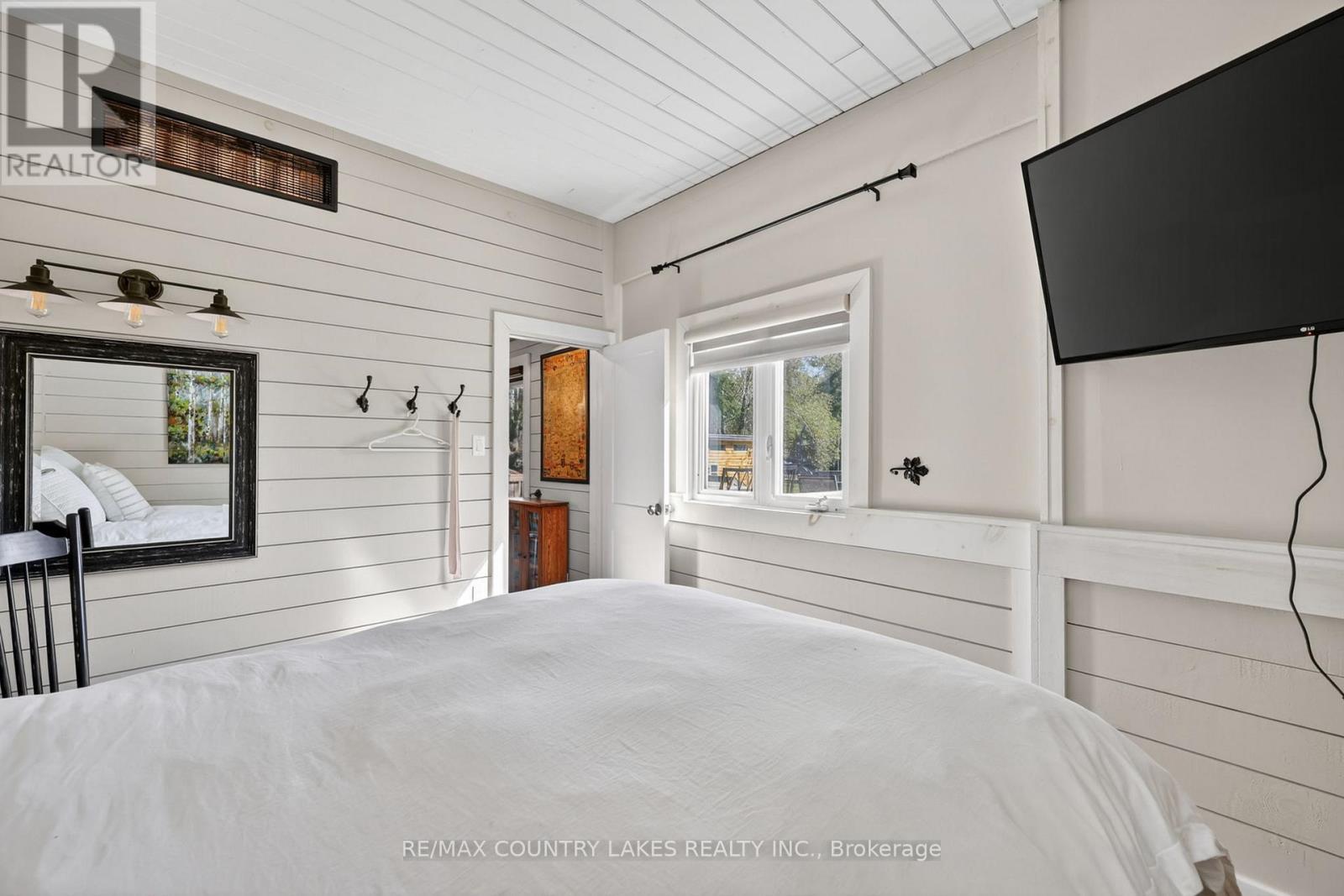 19 Poplar Crescent, Ramara, ON - Indoor Photo Showing Bedroom