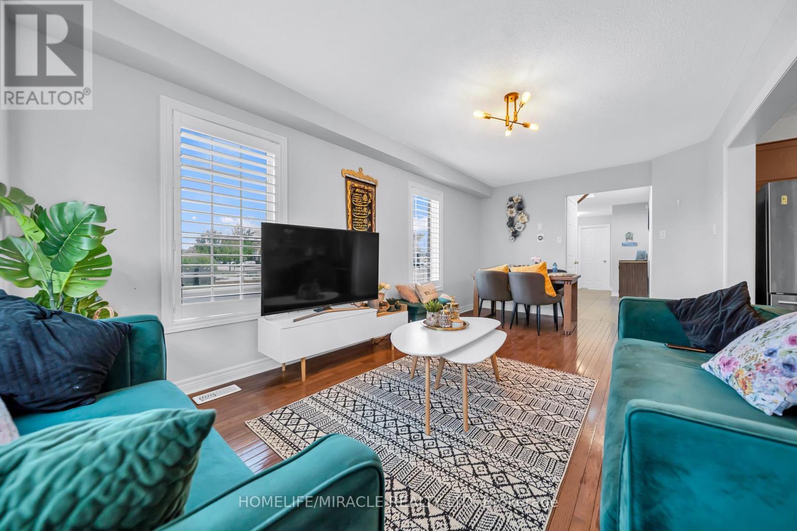 1439 Costigan Road, Milton, ON - Indoor Photo Showing Living Room