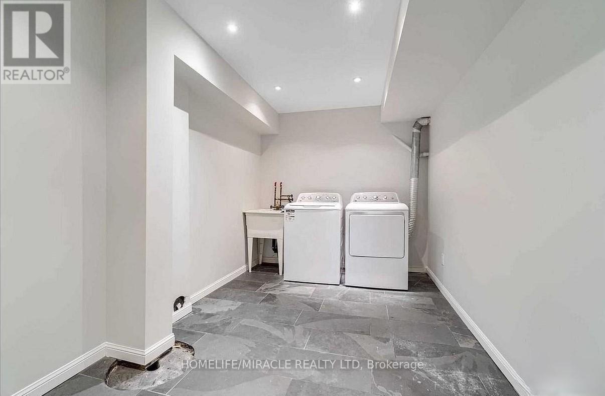 1439 Costigan Road, Milton, ON - Indoor Photo Showing Laundry Room