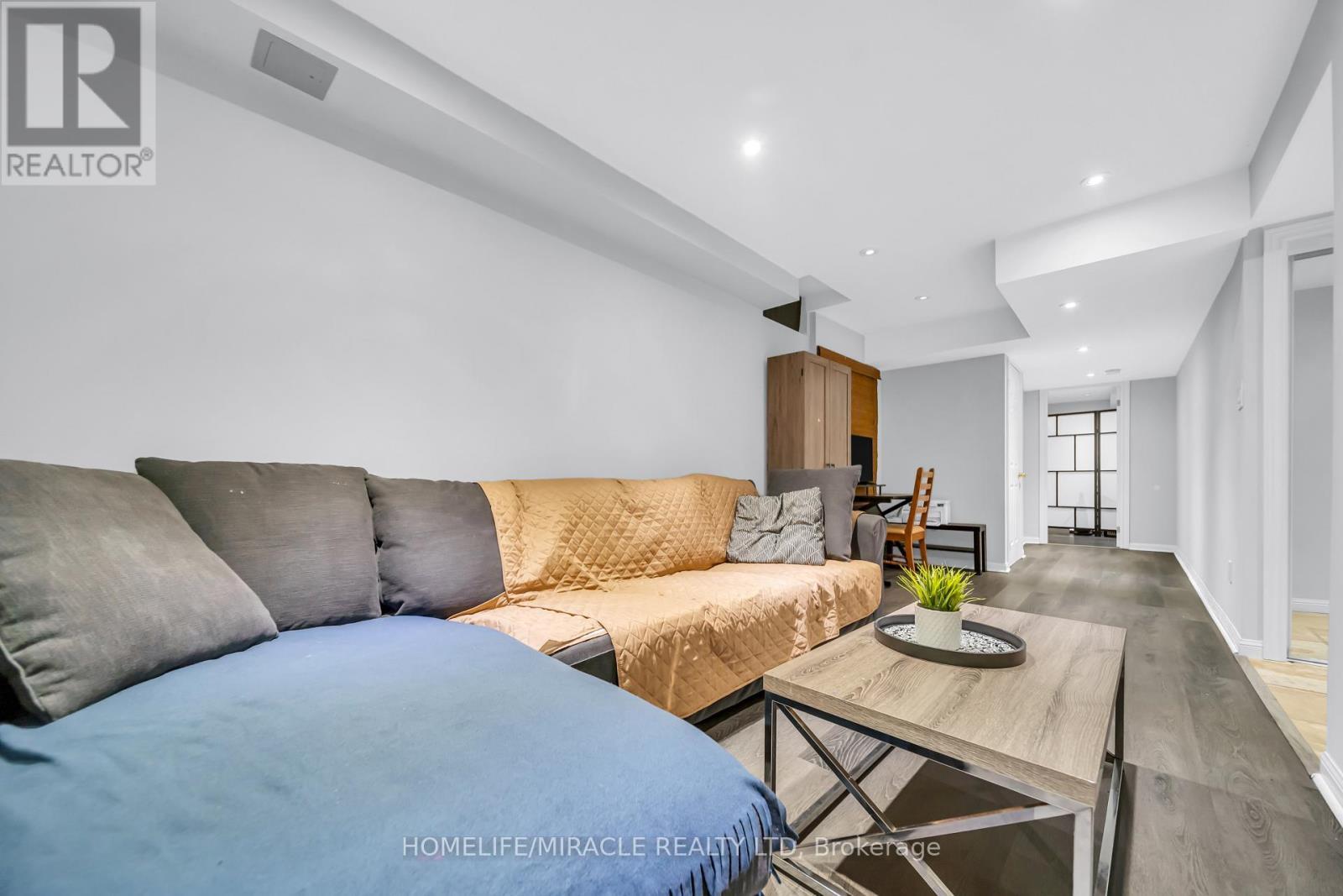 1439 Costigan Road, Milton, ON - Indoor Photo Showing Living Room