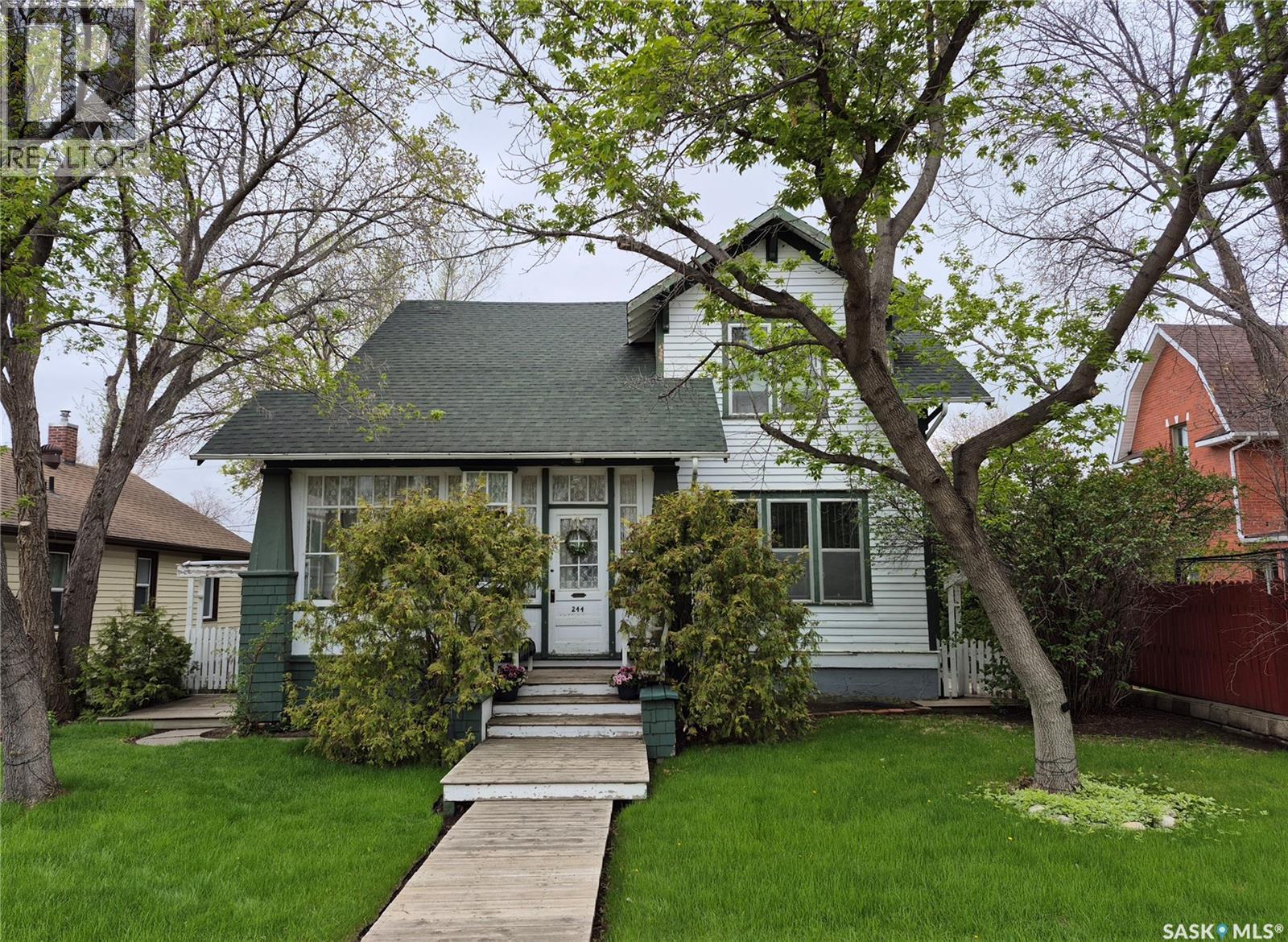 244 3Rd Avenue Nw, Swift Current, SK - Outdoor