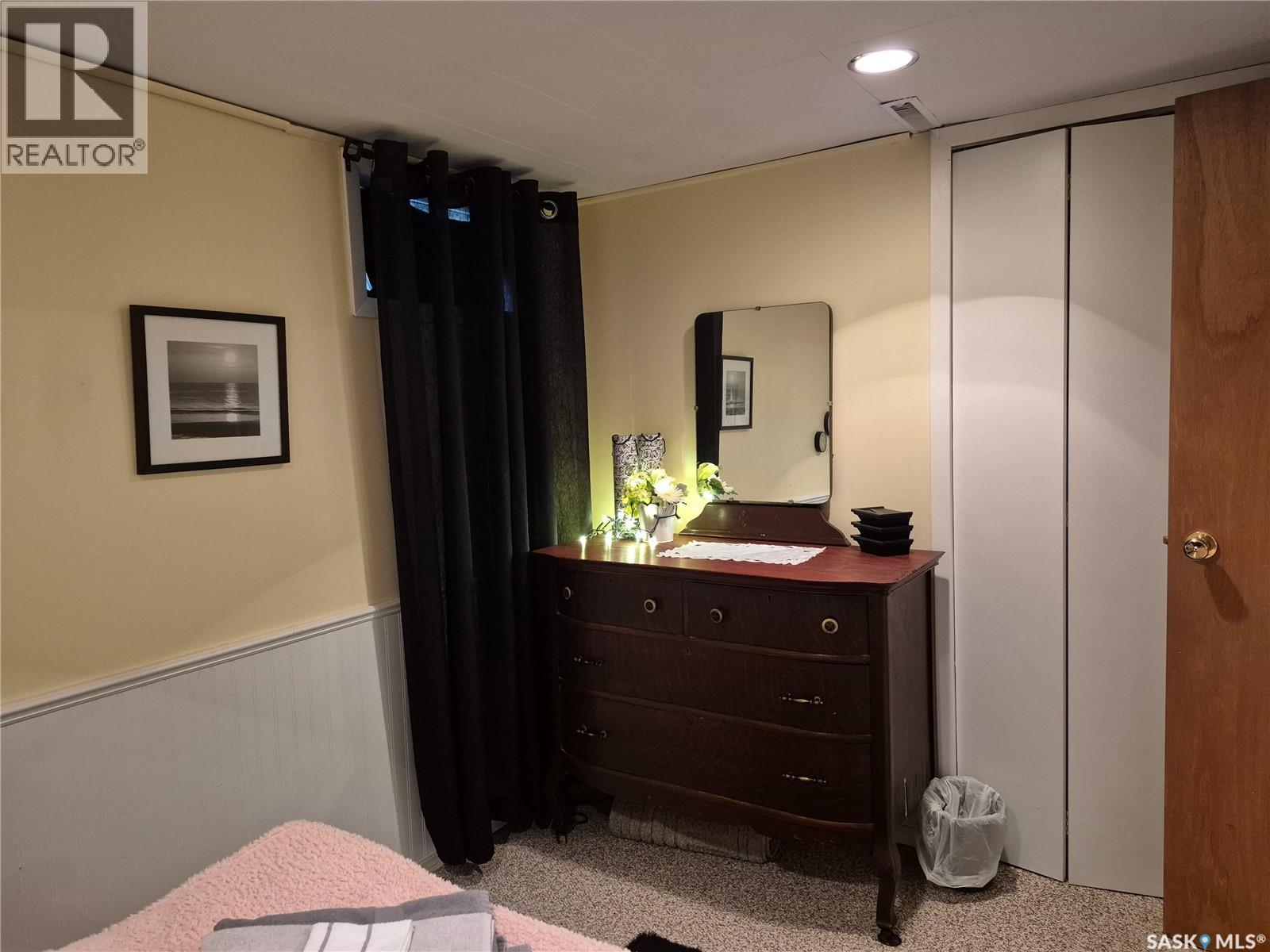 244 3Rd Avenue Nw, Swift Current, SK - Indoor Photo Showing Other Room