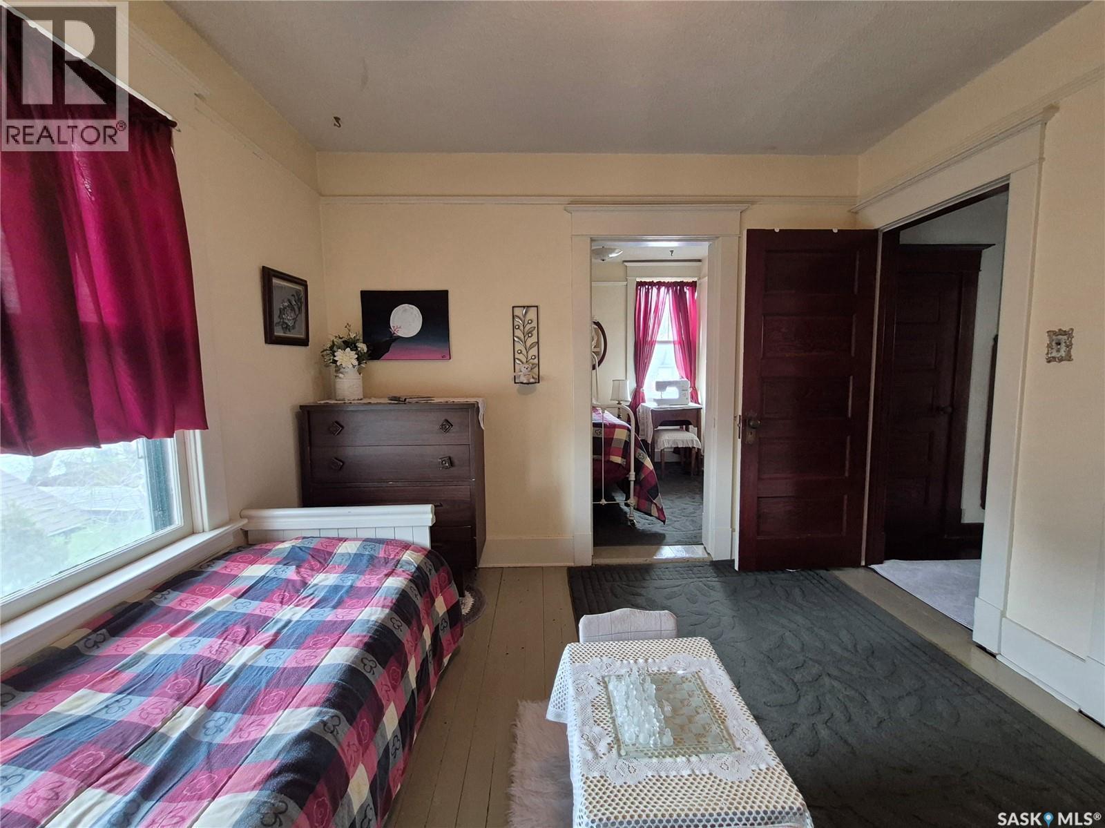 244 3Rd Avenue Nw, Swift Current, SK - Indoor Photo Showing Bedroom