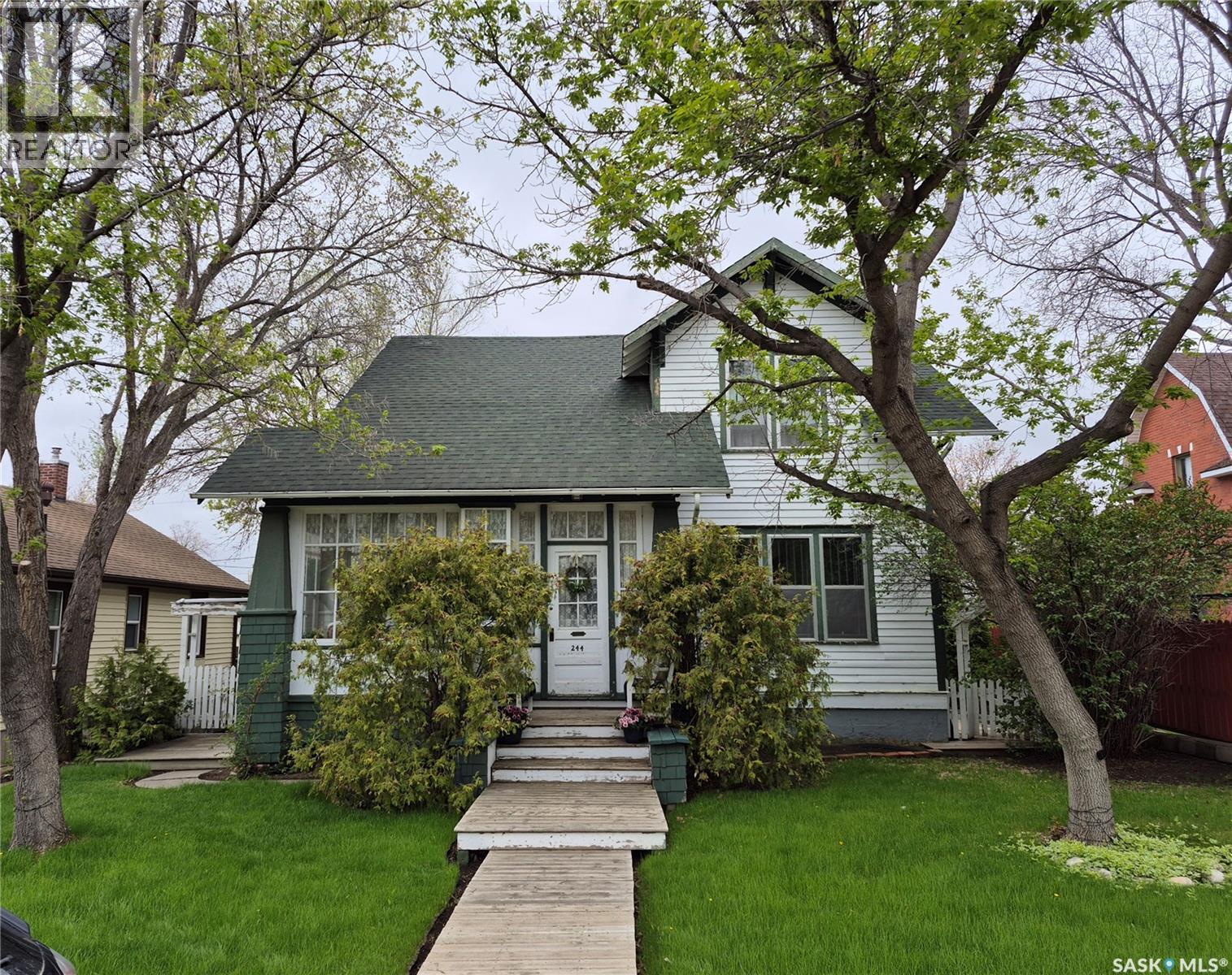 244 3Rd Avenue Nw, Swift Current, SK - Outdoor