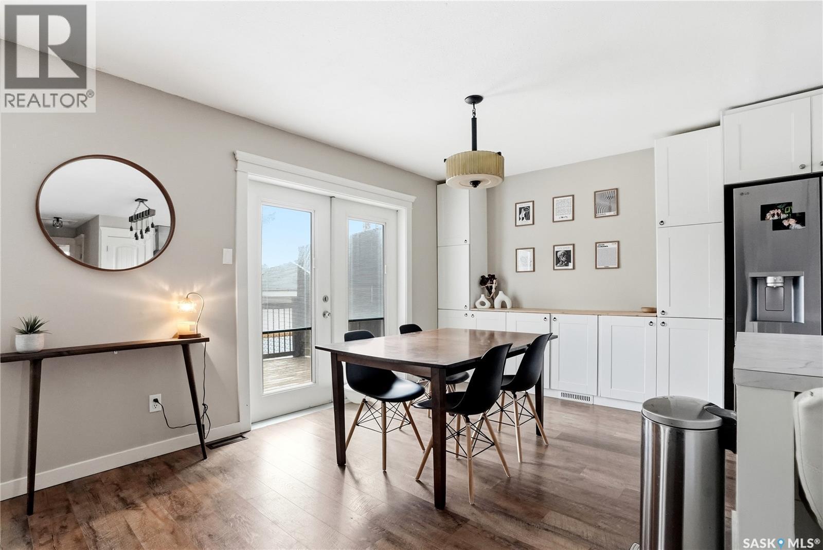 405 St Laurent Crescent, Saskatoon, SK - Indoor Photo Showing Dining Room