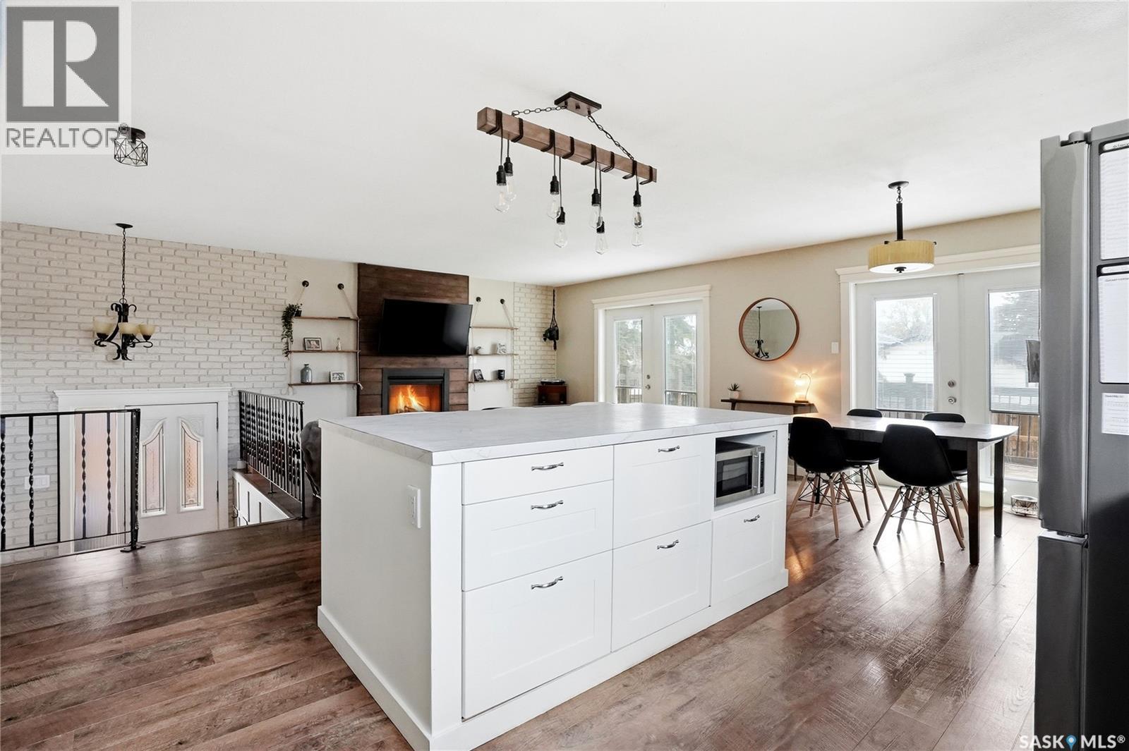 405 St Laurent Crescent, Saskatoon, SK - Indoor Photo Showing Kitchen